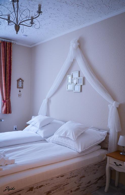 Abraham Vintage Szobák&Apartmanok Pécs Exterior foto