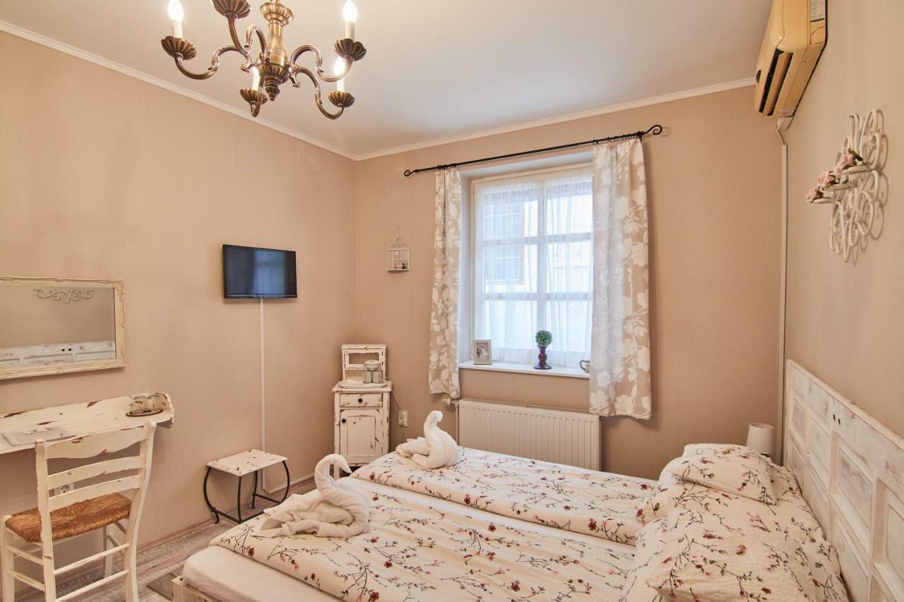Abraham Vintage Szobák&Apartmanok Pécs Exterior foto