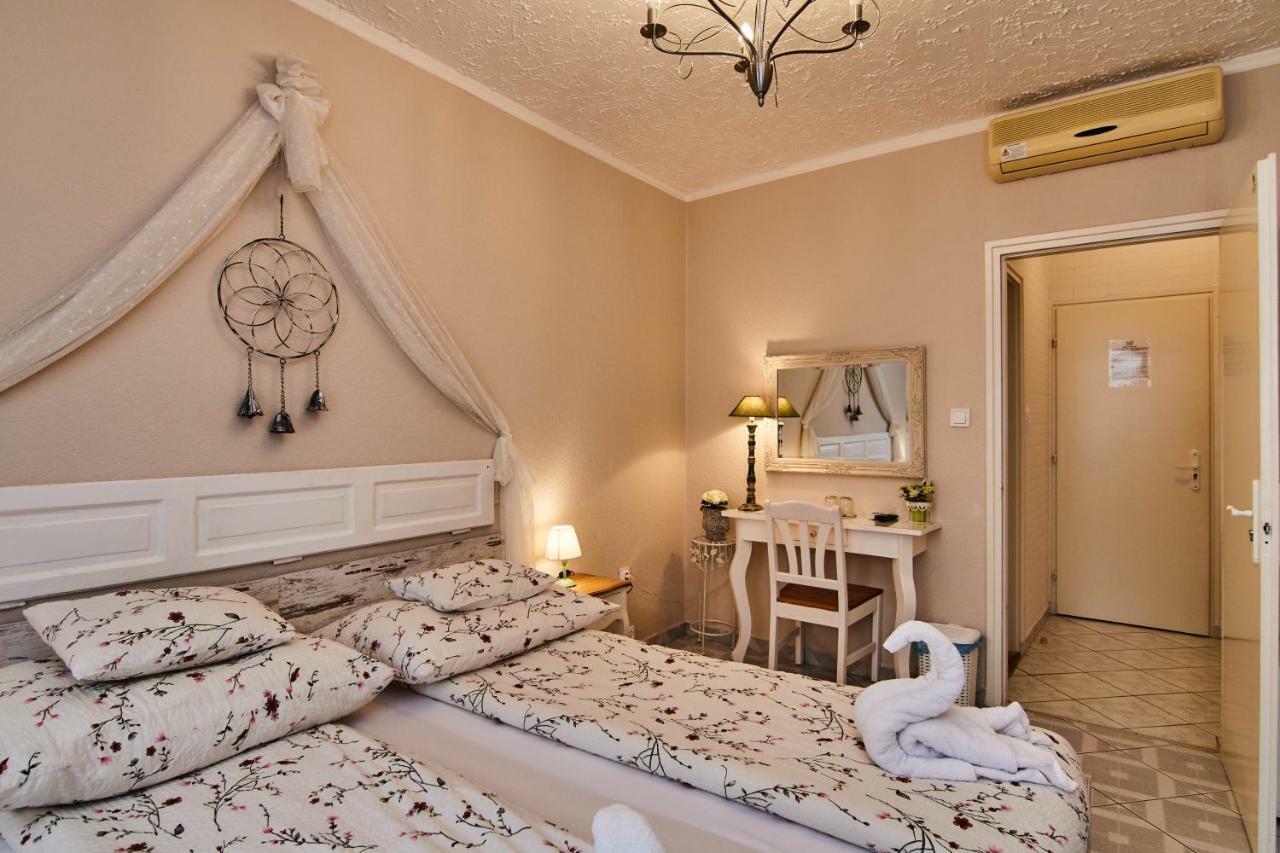 Abraham Vintage Szobák&Apartmanok Pécs Exterior foto