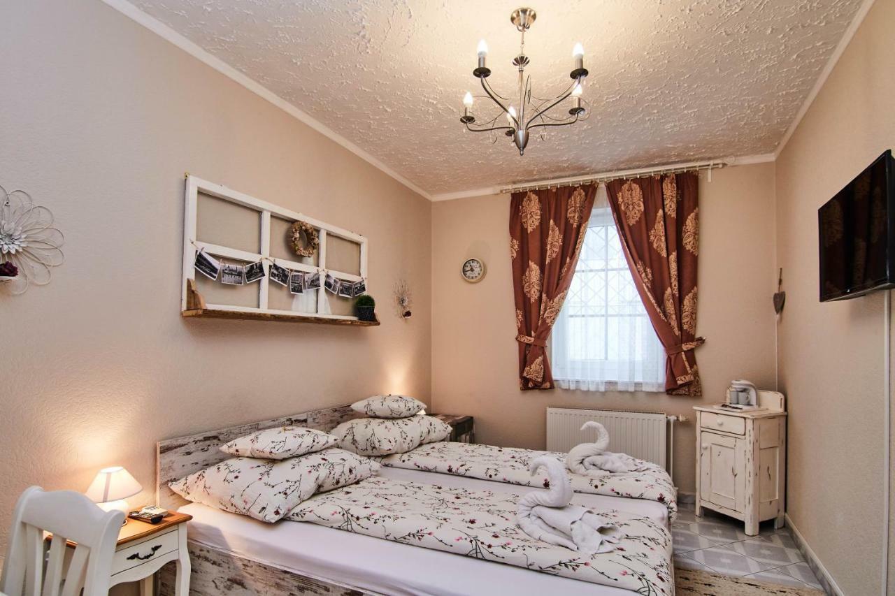 Abraham Vintage Szobák&Apartmanok Pécs Exterior foto