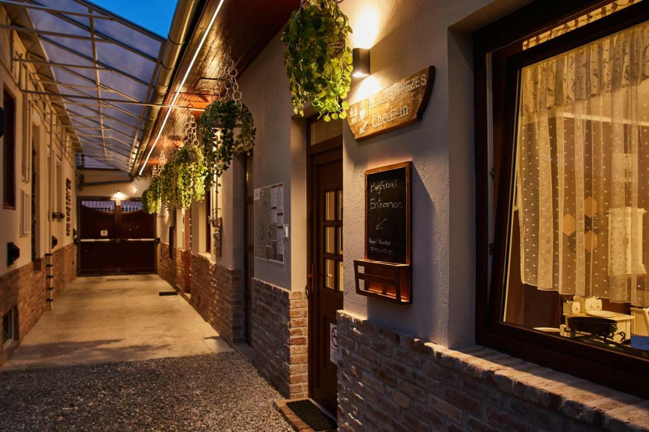 Abraham Vintage Szobák&Apartmanok Pécs Exterior foto